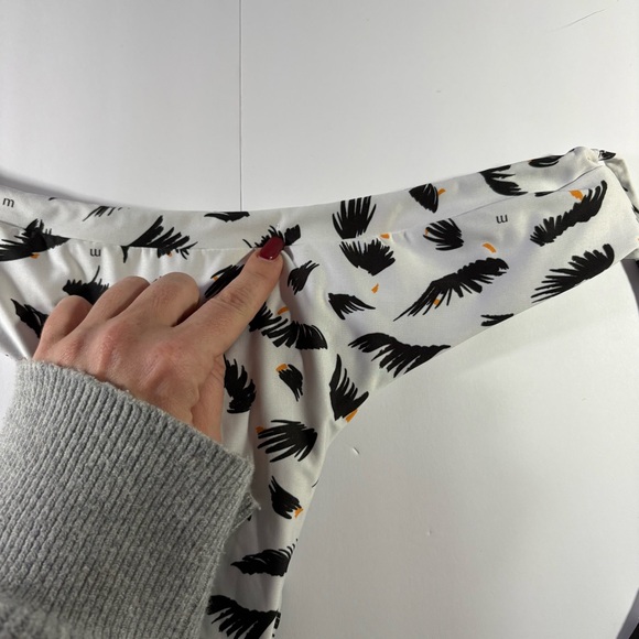 Morena Swim Bottoms White Black Bird Wing Brazilian Thong Scrunched Back L Bikin - Picture 4 of 10